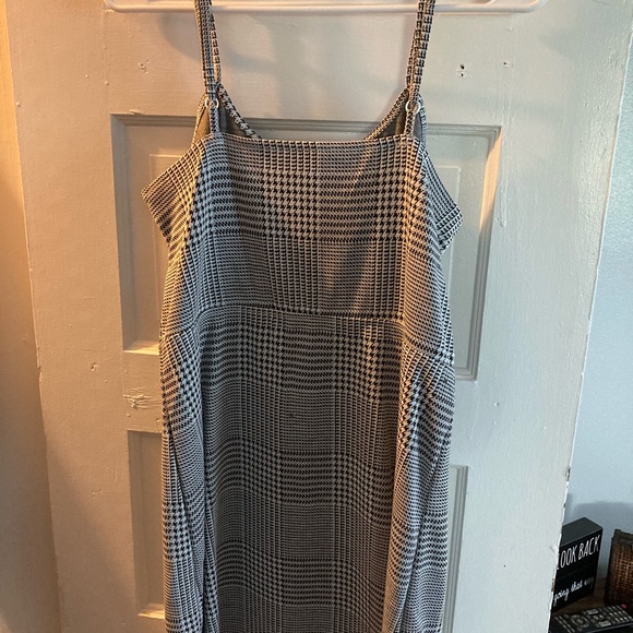 Summer Dress - Picture 5 of 8